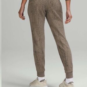 EUC Lululemon Warm Down Jogger *7/8 Length 2